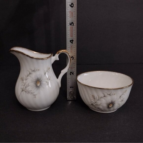 Elizabethan England Fine Bone China Cream & Sugar Set Bowl Pitcher White Daisies - Picture 7 of 7